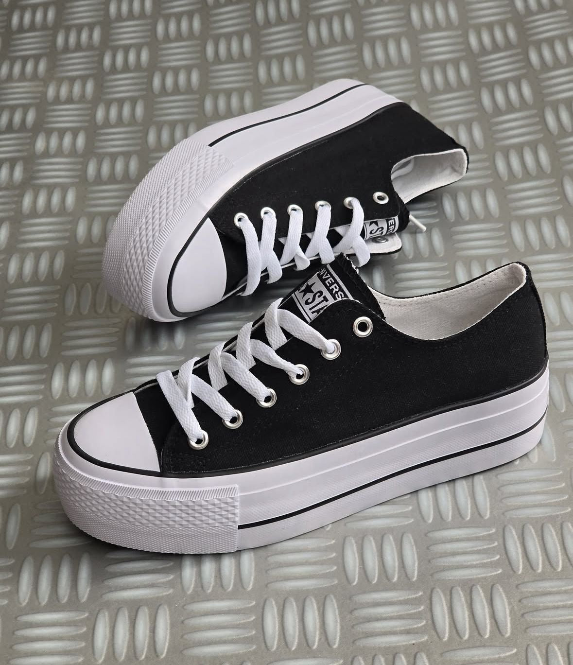 Converse plataforma tela negra