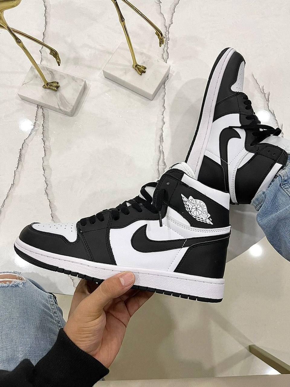 JORDAN 1 BLANCO/NEGRO
