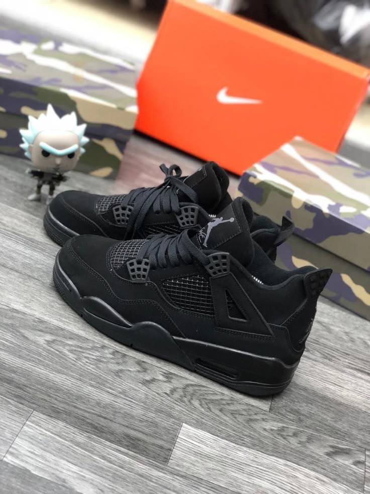 JORDAN RETRO 4 NEGRO