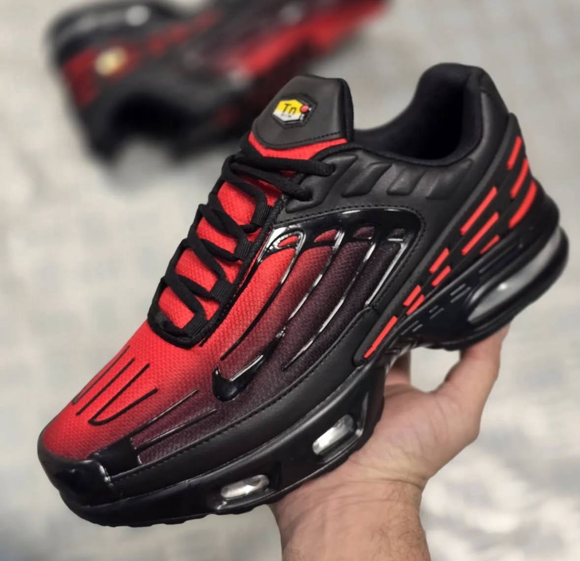AIR MAX PLUS 3 NEGRO/ROJO